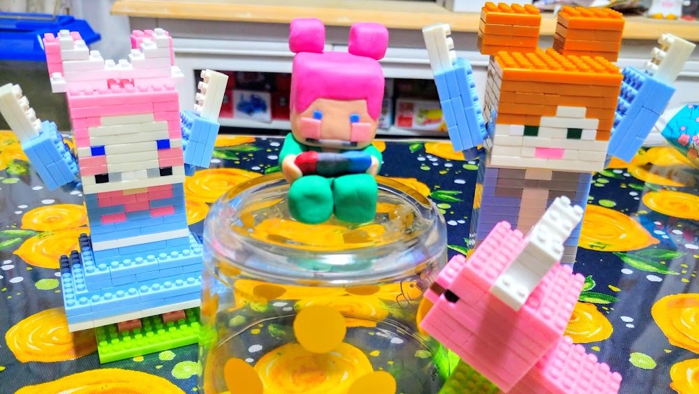 ねんどニラ子爆誕。可愛い分身のつもりで作ったが、強めの自我を持って生まれてきた。