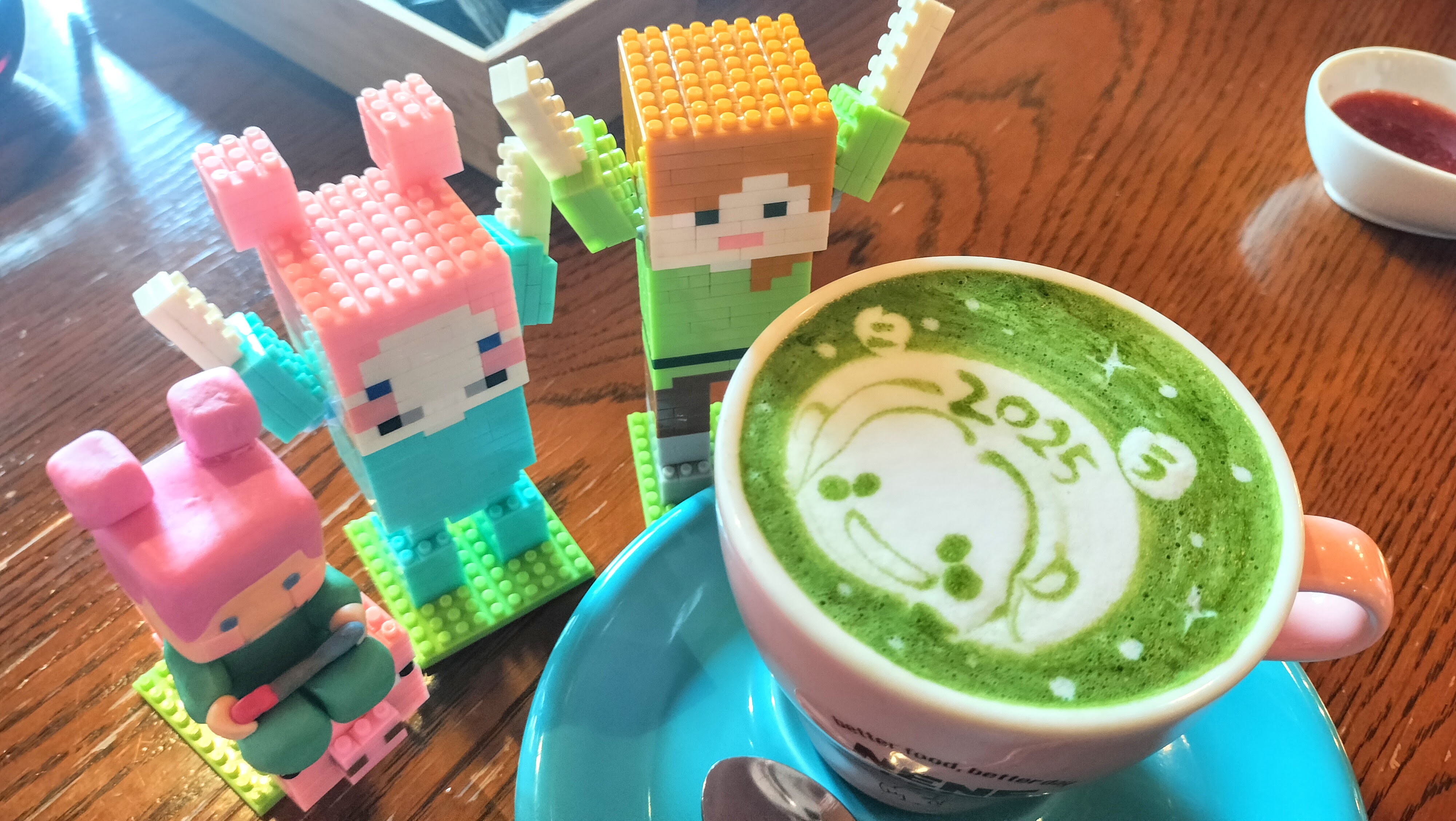 カフェの店員さんが作ってくれたラテアート。もったいなくて飲めない!